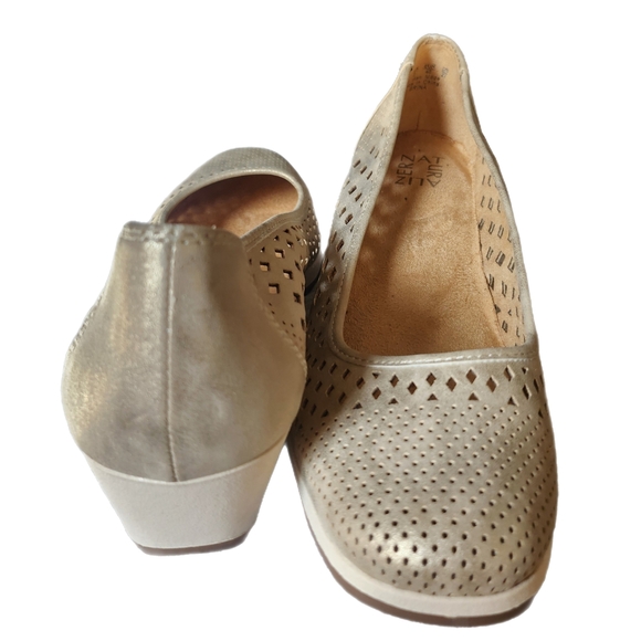 Naturalizer Gold Metallic Comfort Wedge Shoes with Perforated Design @msplf1949 - Picture 3 of 6